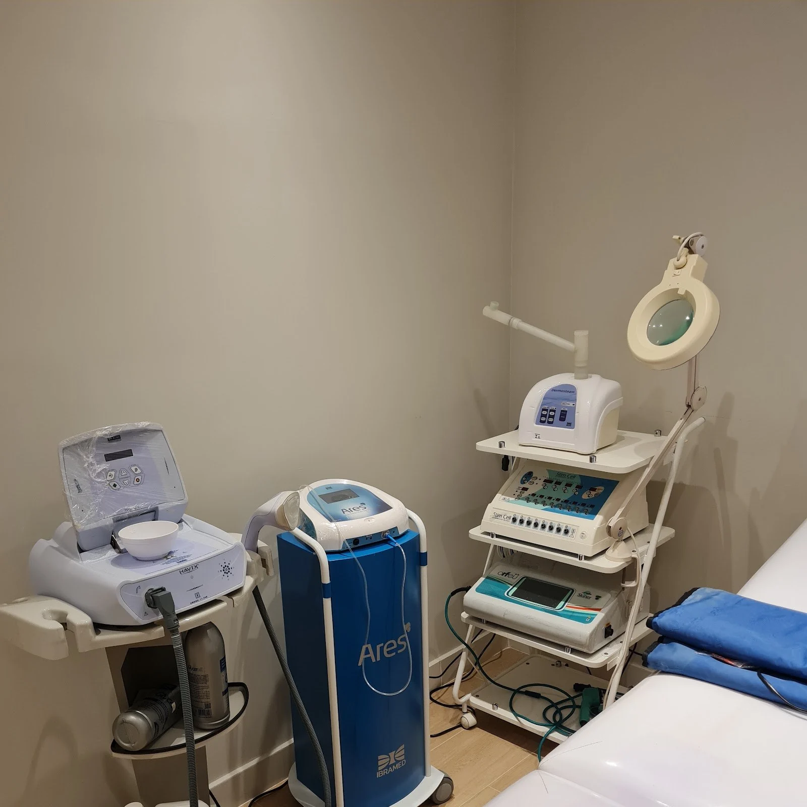 Aparelhos de estética da clínica: Ares, Havix e Dermosteam